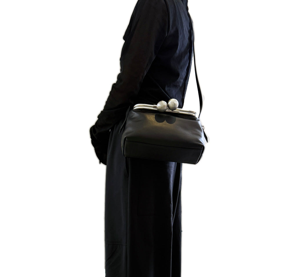 kawa-kawa カワカワ 【kuchigane】 スクエア2WAYポシェットMサイズ