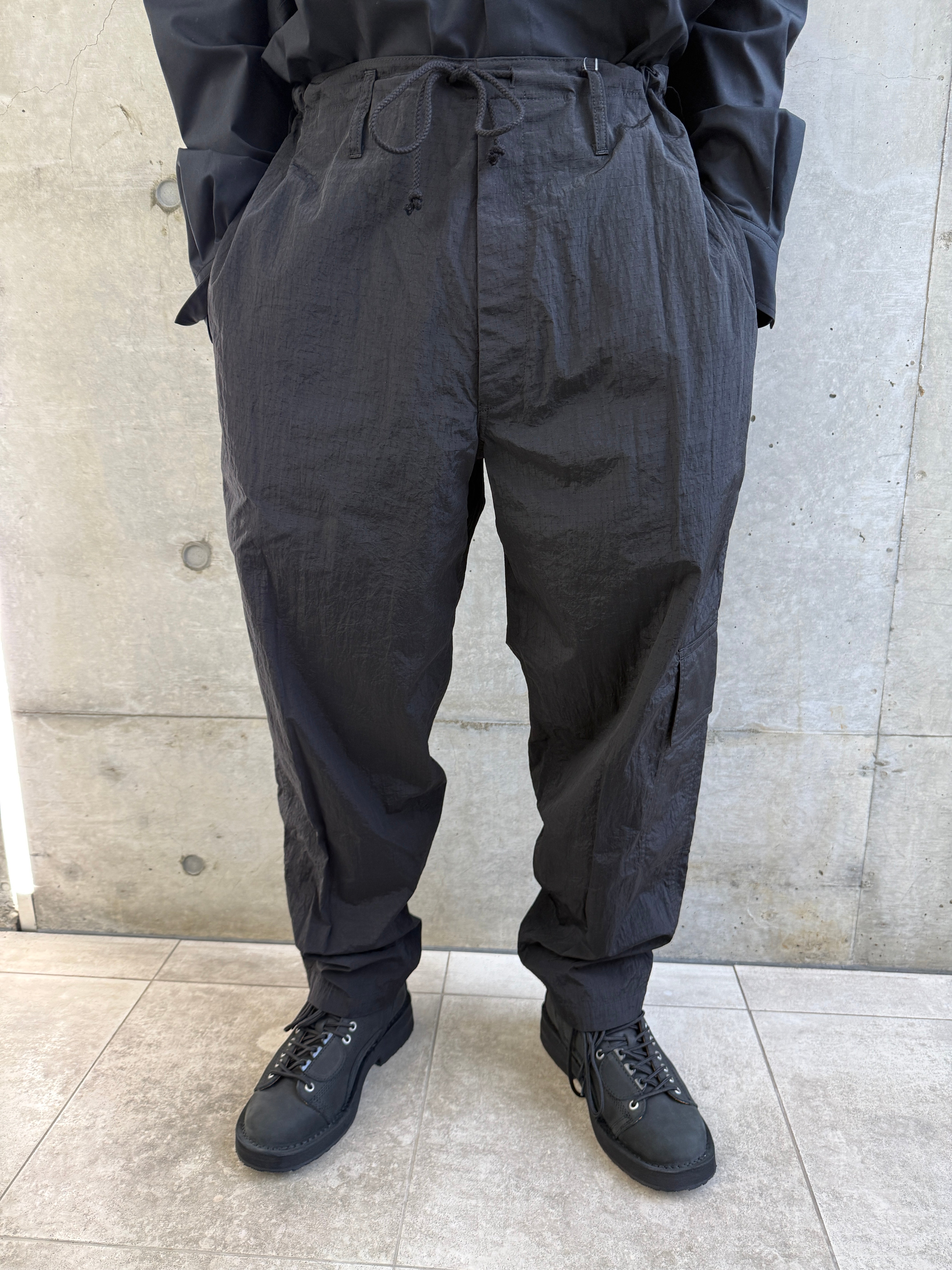 NYLON RIPSTOP SIDE-TUCK DRAWSTRING PANTS P06-601-2 ブラック