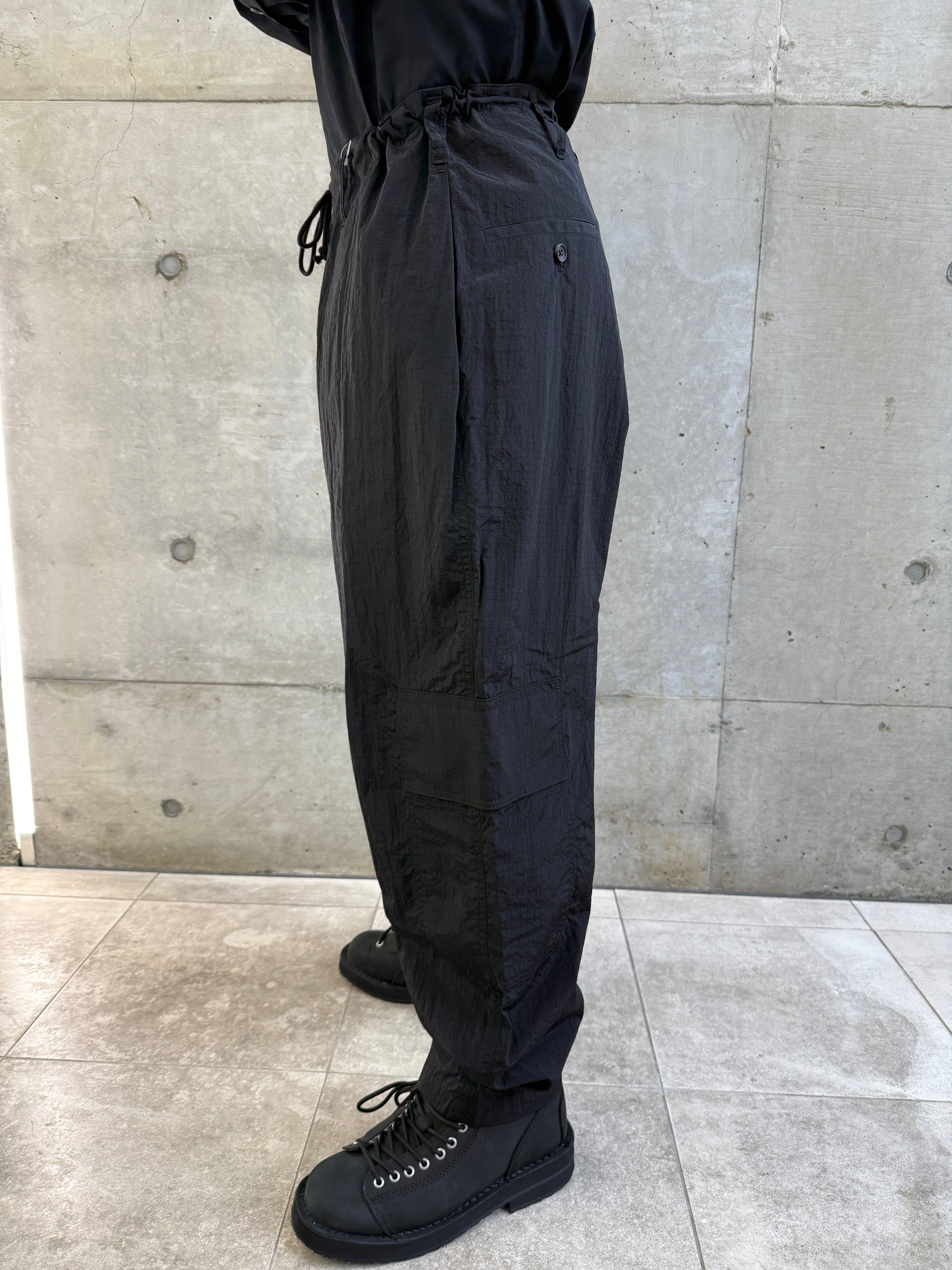 NYLON RIPSTOP SIDE-TUCK DRAWSTRING PANTS P06-601-2 ブラック