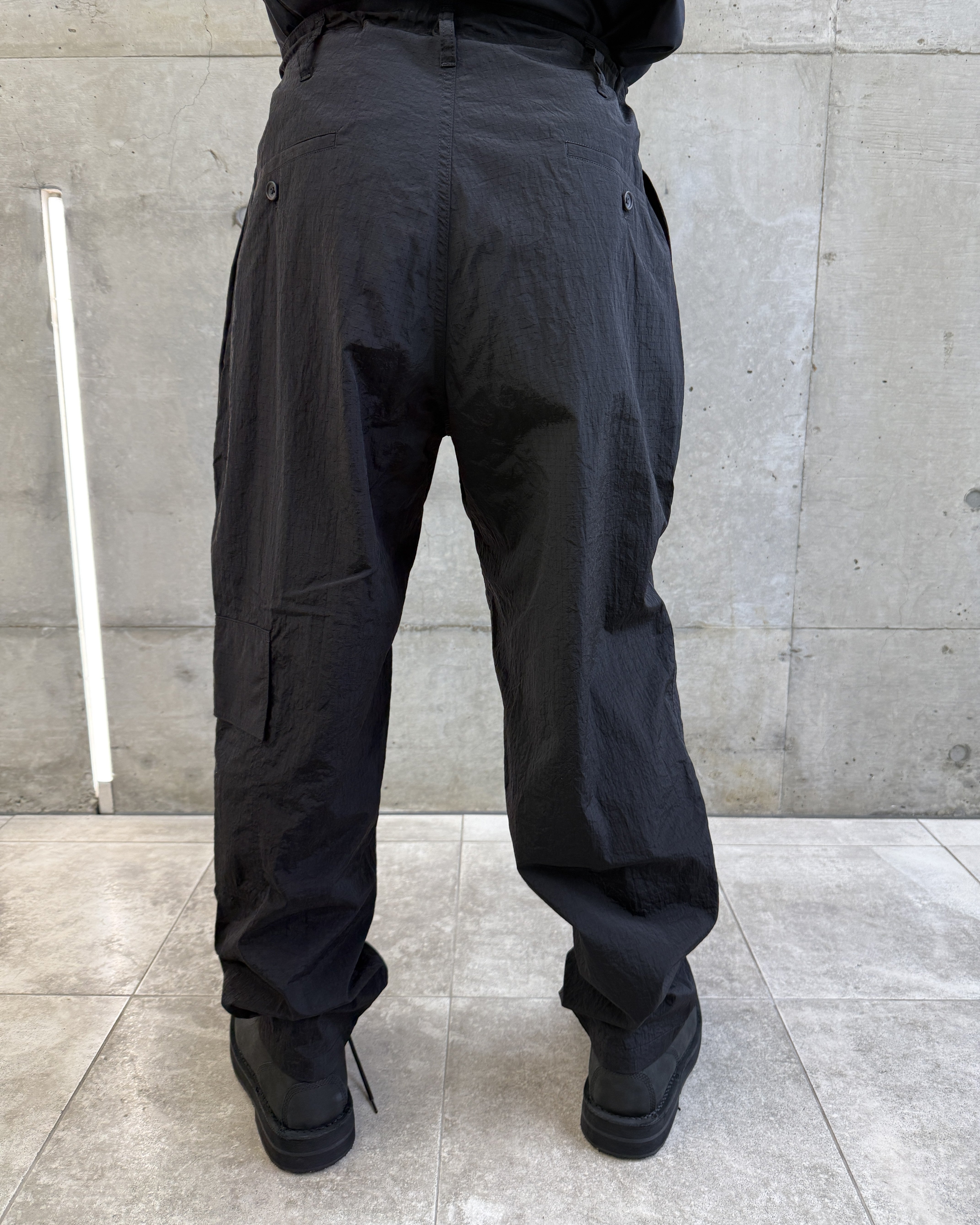 NYLON RIPSTOP SIDE-TUCK DRAWSTRING PANTS P06-601-2 ブラック